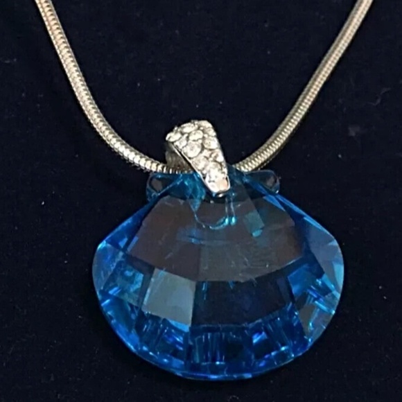 Swarovski Wonders of the Sea Eternity Blue Sea Scallop Shell Necklace & Earrings - Picture 6 of 8